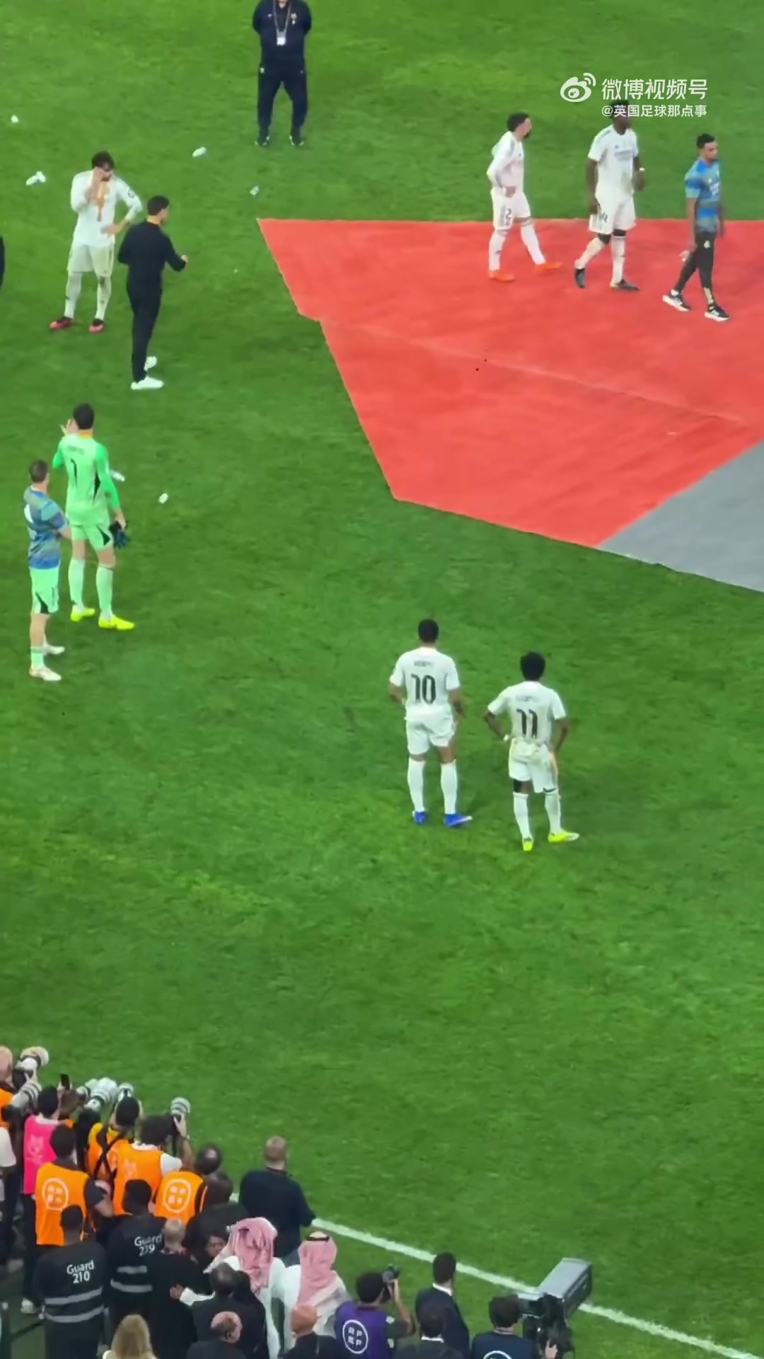 安全下注-球迷翻出西超杯赛后片段：我从未见过教练的权威如此之低